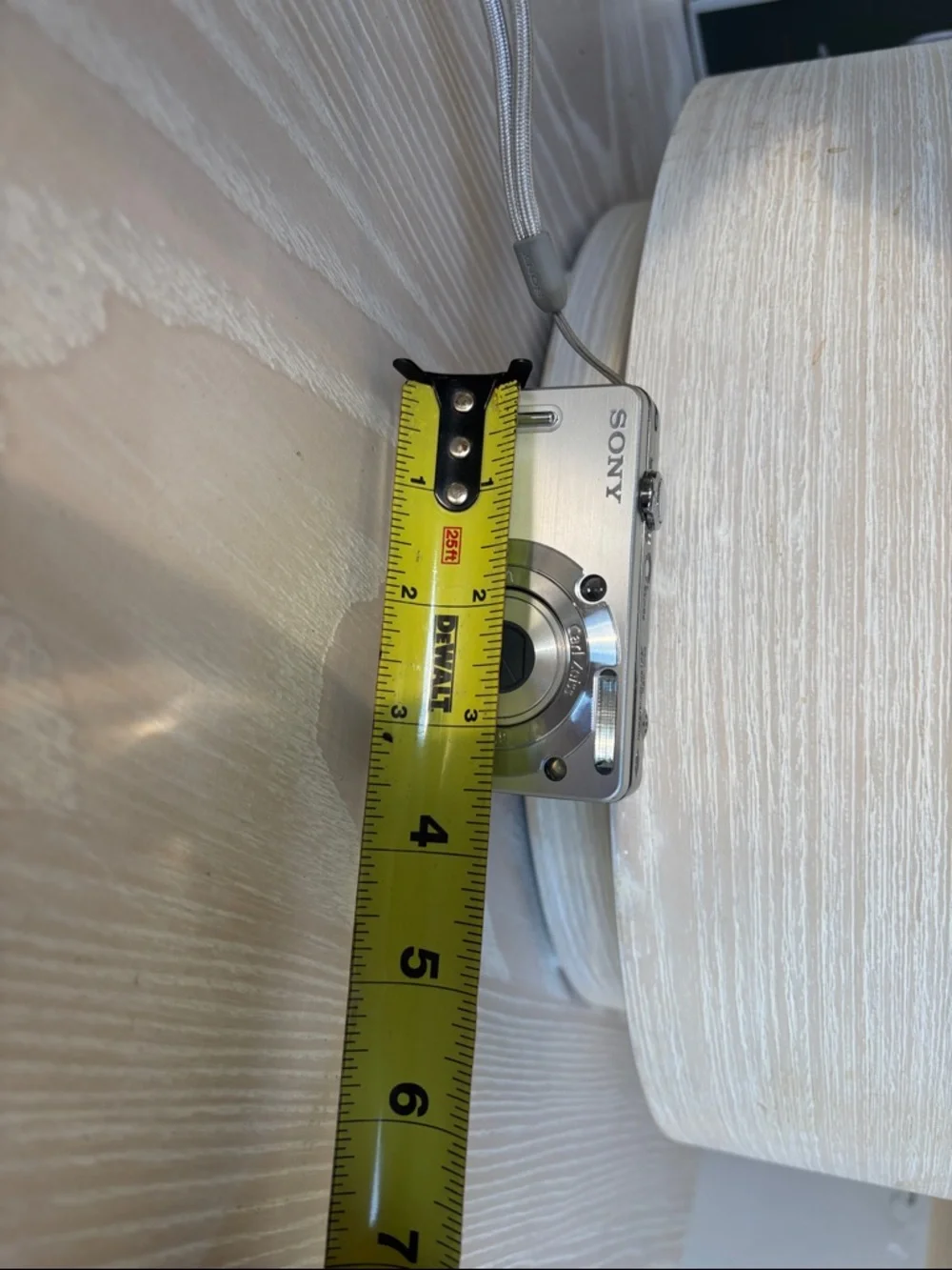 Sony Compact Point-and-Shoot Camera in Silver - Picture 13 of 14